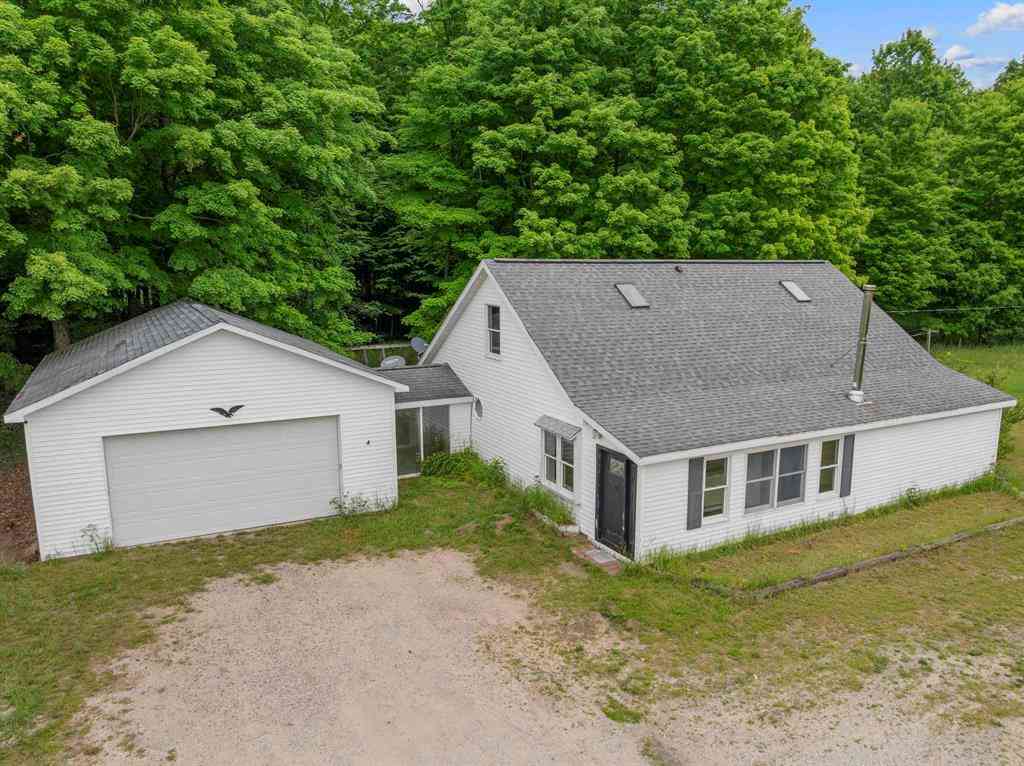 Homes For Sale - 10080 Homestead Road <br/> Benzie County, Beulah, MI 49617