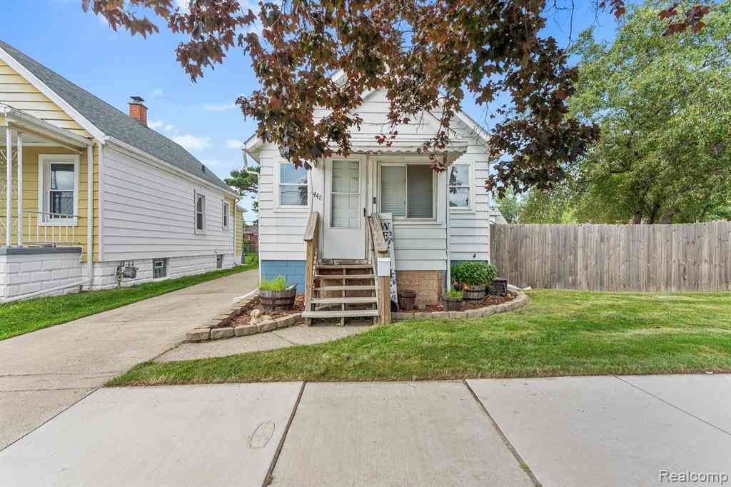 Homes For Sale - 448 Bondie Street <br/> Wayne County, Wyandotte, MI 48192