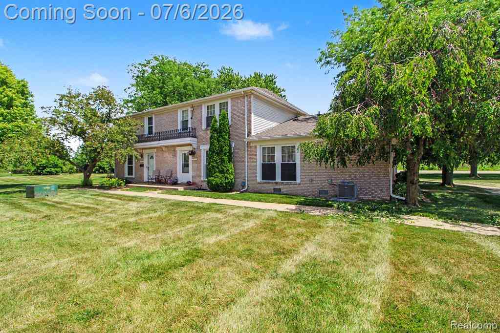 Condo For Sale - 28427 Longmeadow Lane <br/> Trenton, MI 48183