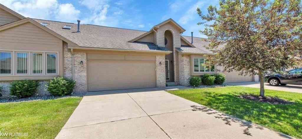 Condo For Sale - 32914 Whispering Lane <br/> Macomb County, Chesterfield, MI 48047