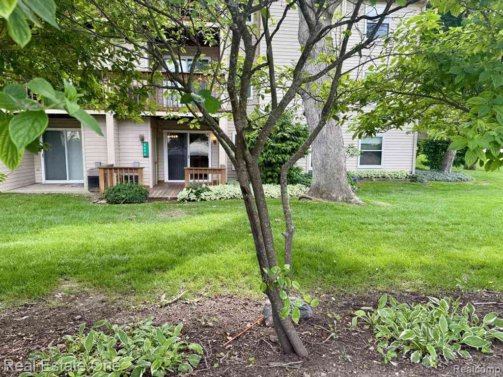 Condo For Sale - 5096 Harbor Oak Drive  #31<br/> Oakland County, Waterford, MI 48329