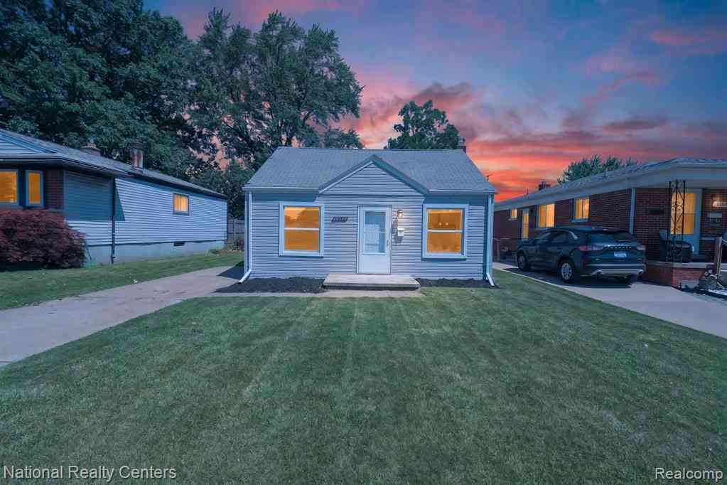 Homes For Sale - 28544 Balmoral Street <br/> Garden City, MI 48135