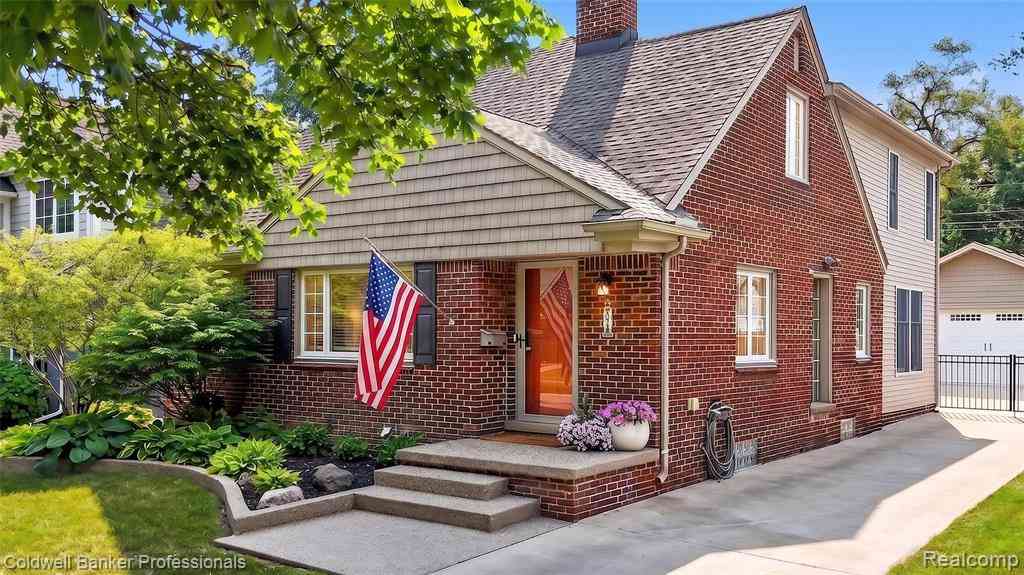 Homes For Sale - 2666 Windemere Road <br/> Birmingham, MI 48009