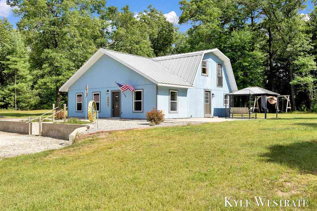 Homes For Sale - 5953 S Newcosta Avenue <br/> Newaygo County, Newaygo, MI 49337
