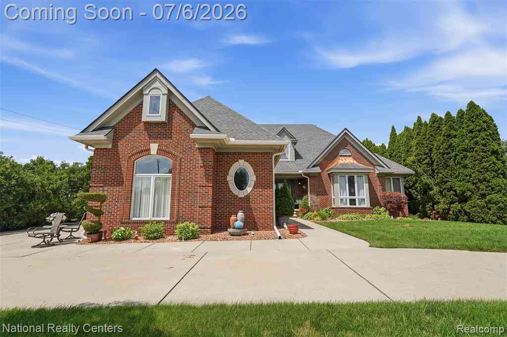 Homes For Sale - 20175 Gill Road <br/> Wayne County, Livonia, MI 48152