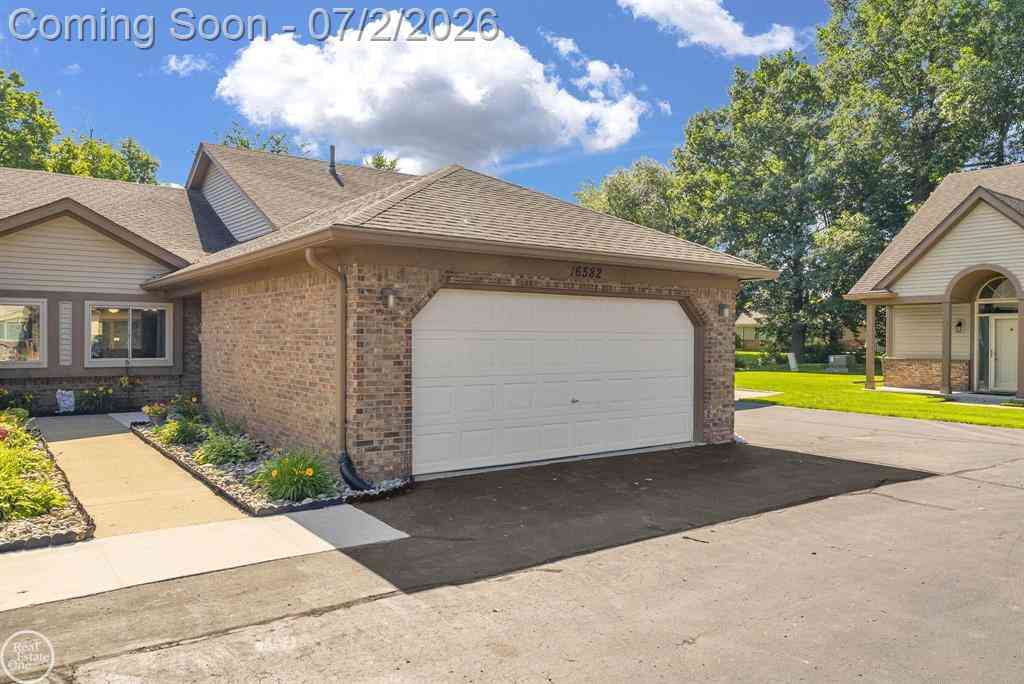 Condo For Sale - 16582 Woodlane Drive <br/> Macomb County, Fraser, MI 48026