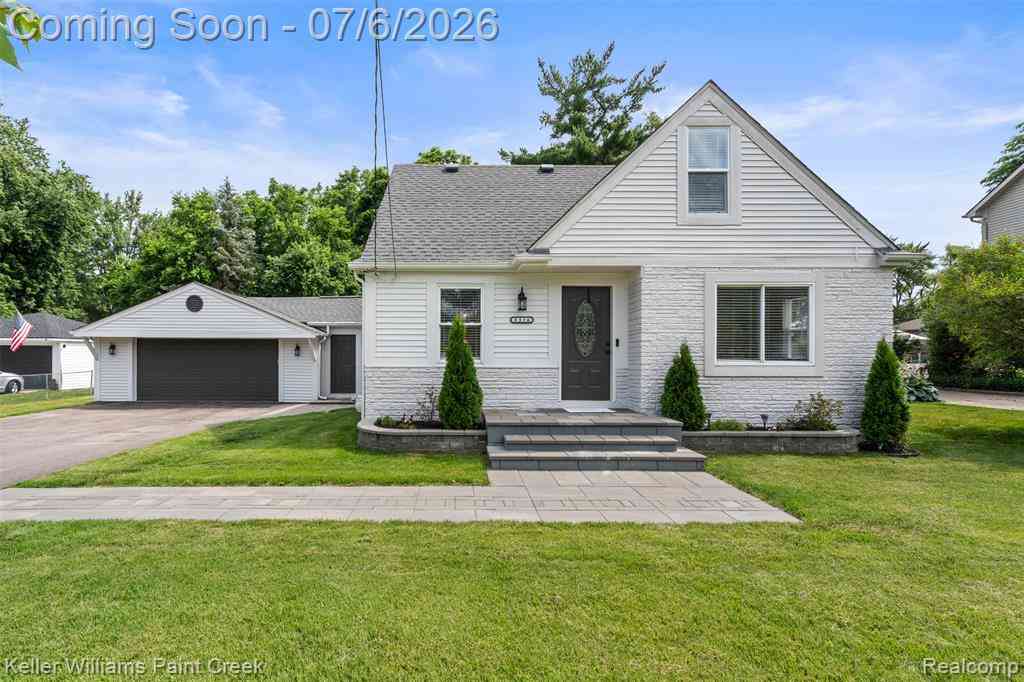 Homes For Sale - 8316 Speedway Drive <br/> Macomb County, Utica, MI 48317