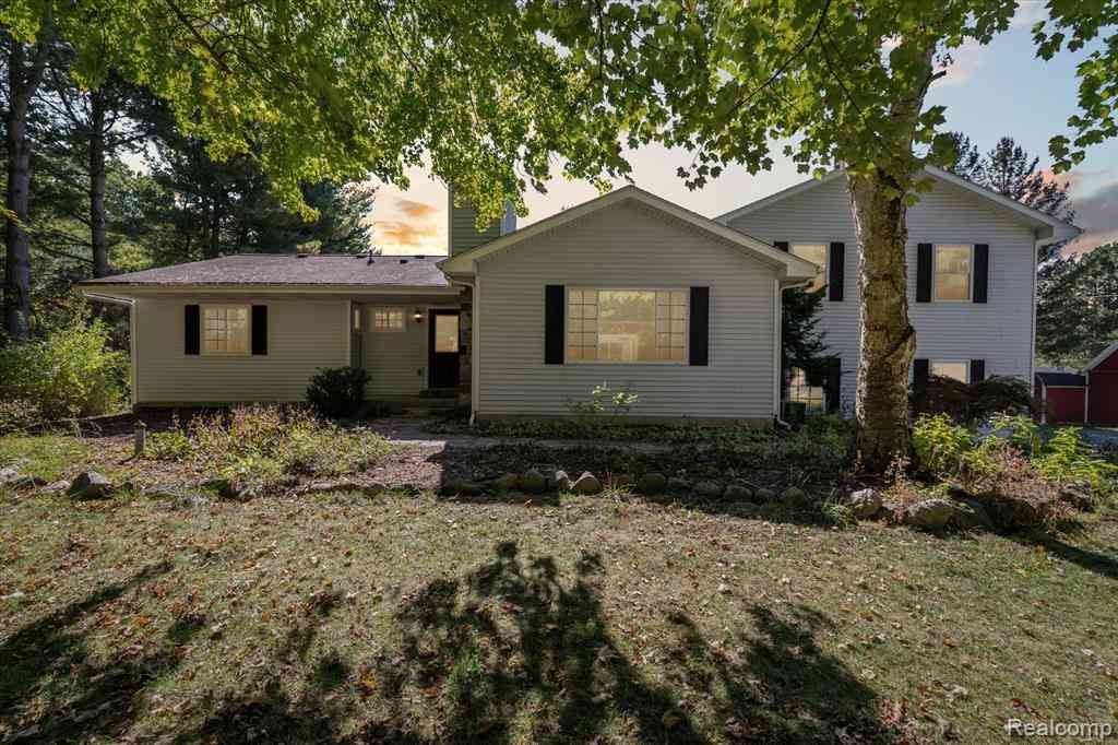 Homes For Rent - 2860 E Coon Lake Road <br/> Howell, MI 48843