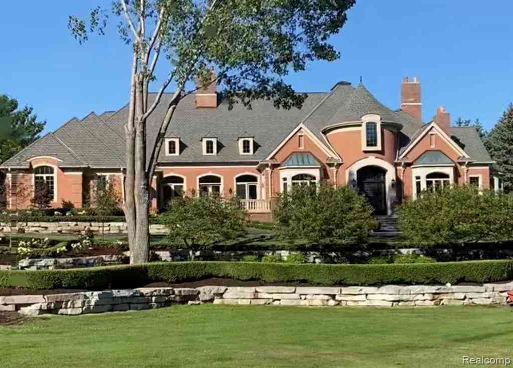 Homes For Sale - 5165 Abbey Road <br/> Oakland County, Rochester, MI 48306