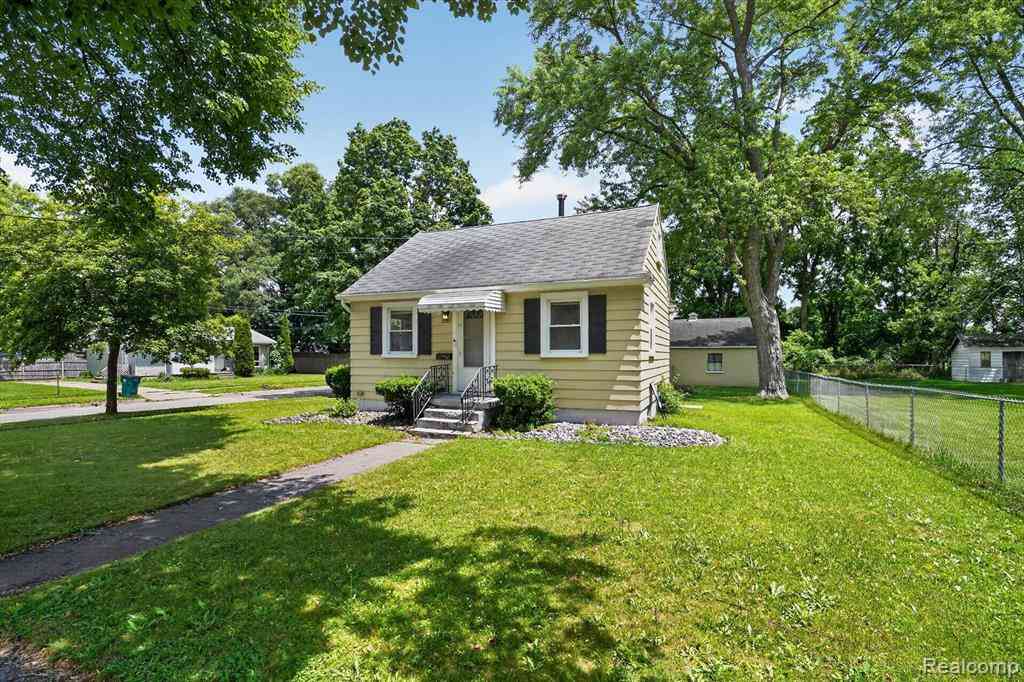 Homes For Sale - 3901 Lowcroft Avenue <br/> Lansing, MI 48910