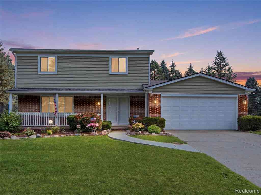 Homes For Sale - 4040 Taggett Lake Drive <br/> Oakland County, Highland, MI 48357