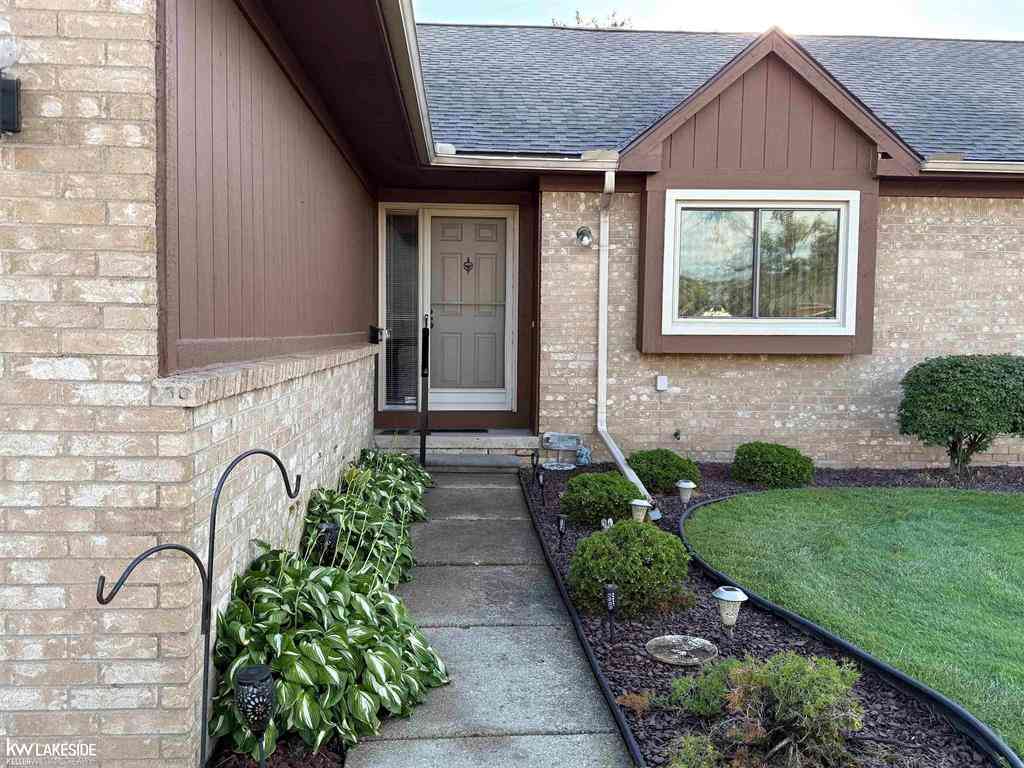 Condo For Sale - 41075 Donna Drive <br/> Clinton Township, MI 48038