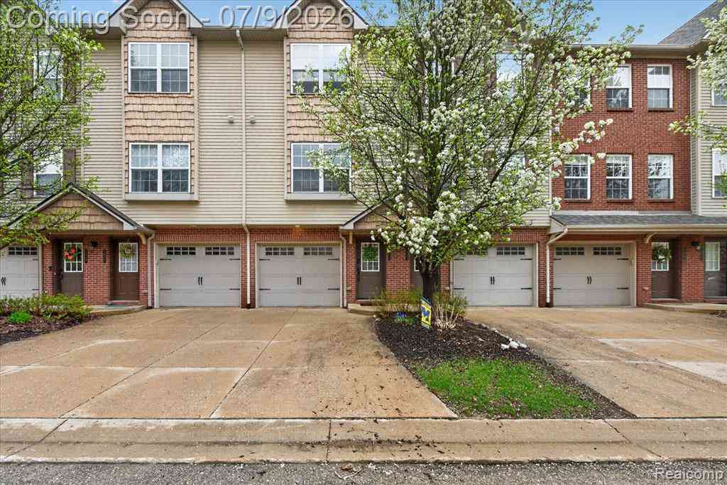 Condo For Sale - 1623 Red Hickory Court <br/> Howell, MI 48855