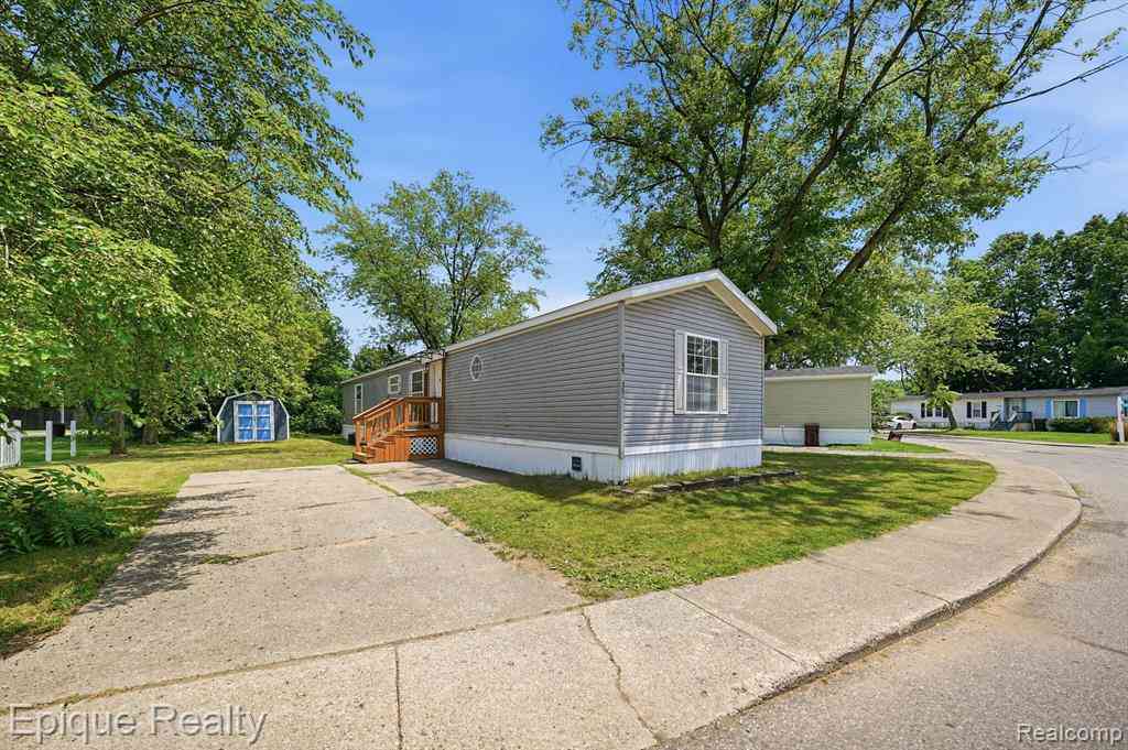 Homes For Sale - 6255 Lake Drive <br/> Washtenaw County, Augusta, MI 48197