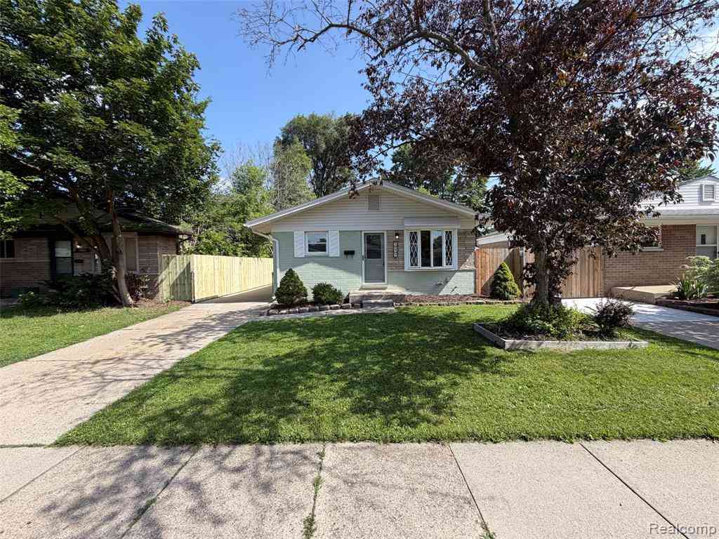 Homes For Sale - 19597 Stafford Street <br/> Macomb County, Clinton Township, MI 48035