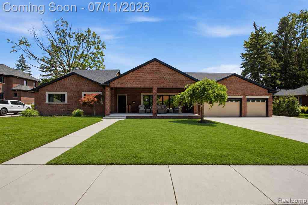 Homes For Sale - 600 Woodcrest Drive <br/> Wayne County, Dearborn, MI 48124