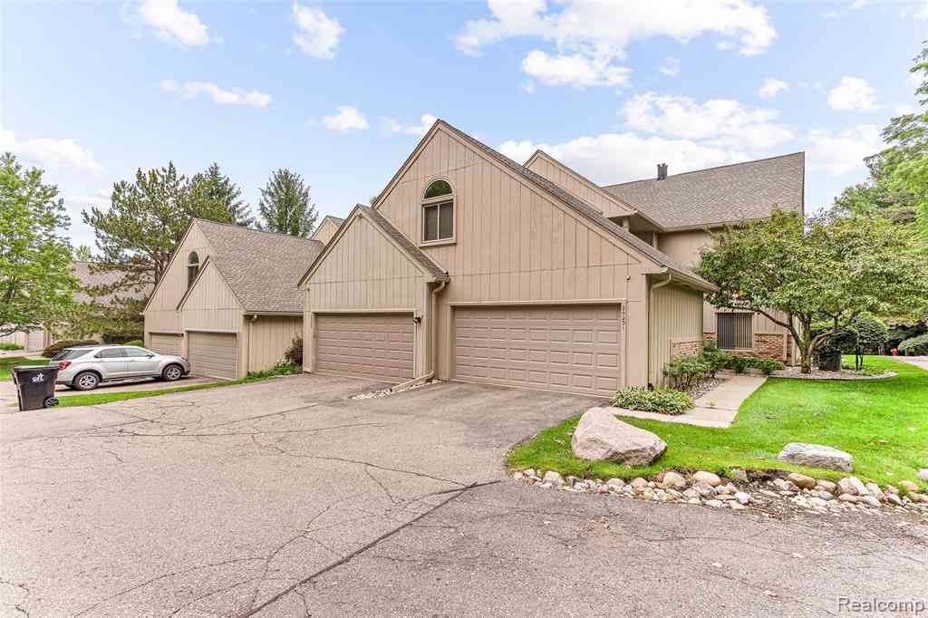 Condo For Sale - 29231 Laurel Drive  #80<br/> Farmington Hills, MI 48331