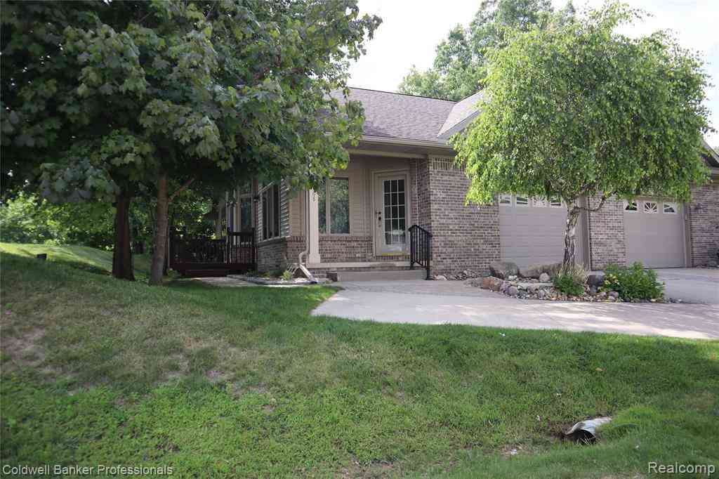 Condo For Sale - 13368 Julie Anne Court  #1<br/> Genesee County, Fenton, MI 48430