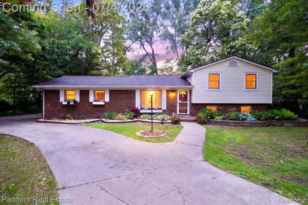 Homes For Sale - 2500 Hubert Road <br/> Brighton, MI 48114