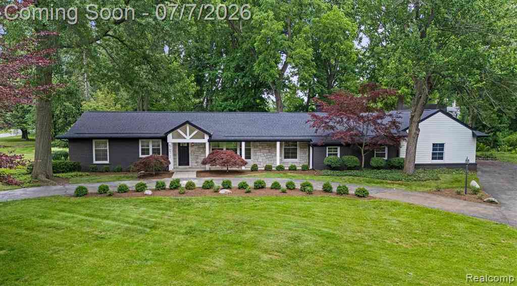 Homes For Sale - 5671 Shadow Lane <br/> Bloomfield Hills, MI 48302