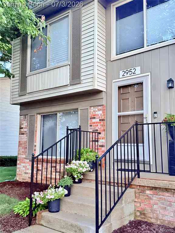 Condo For Sale - 2952 Roundtree Drive <br/> Oakland County, Troy, MI 48083
