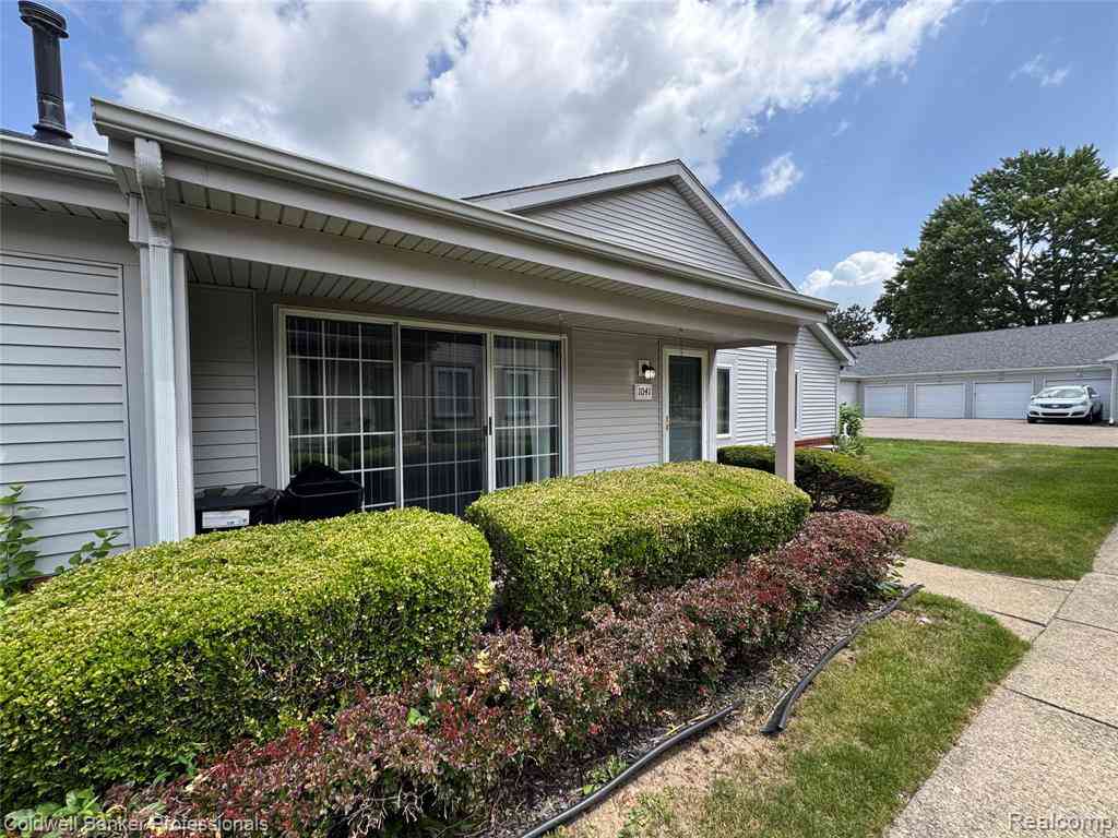 Condo For Sale - 1041 Leisure Drive <br/> Genesee County, Flint, MI 48507