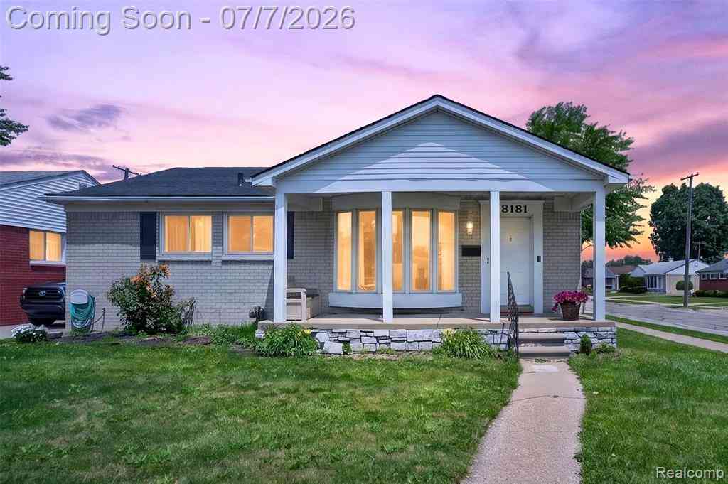 Homes For Sale - 18181 Buckhannon Street <br/> Roseville, MI 48066
