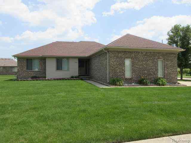 Homes For Sale - 33882 Lipke Street <br/> Clinton Township, MI 48035