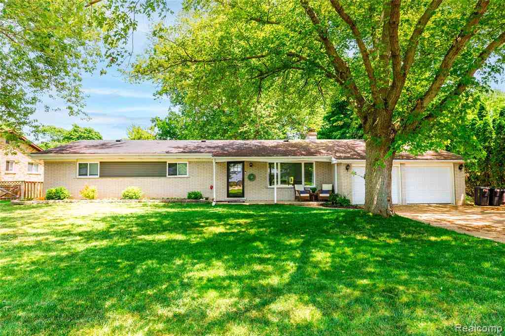 Homes For Sale - 28731 Elbamar Drive <br/> Grosse Ile, MI 48138