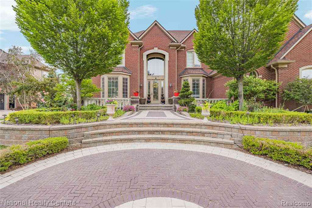 Homes For Sale - 51577 Merry Lane <br/> Macomb County, Utica, MI 48316