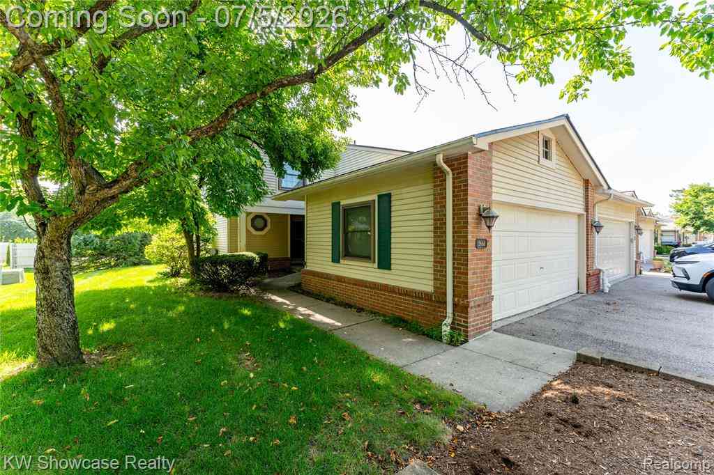 Condo For Sale - 5666 Drake Hollow Drive E E<br/> West Bloomfield, MI 48322