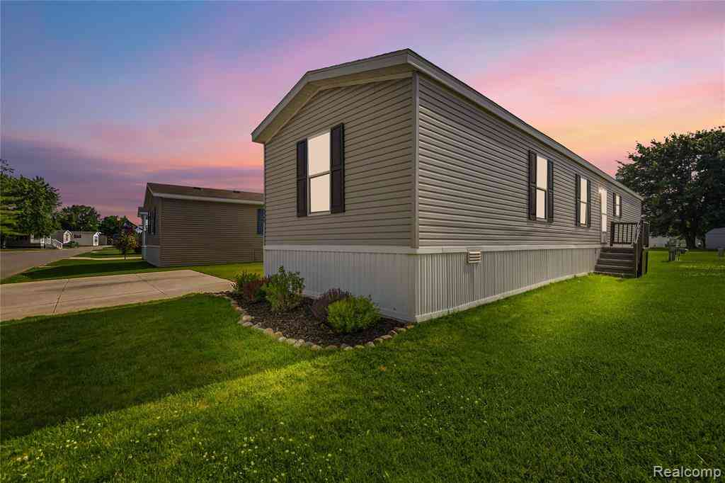Homes For Sale - 46545 Le Grande Boulevard  #978<br/> Macomb County, Macomb, MI 48044