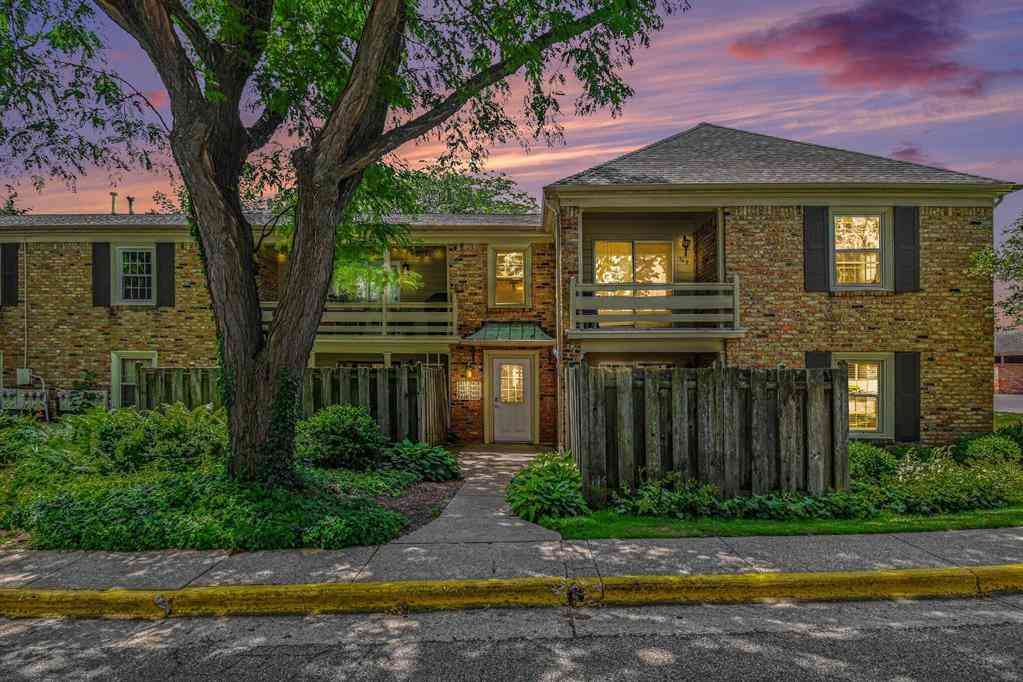 Condo For Sale - 2421 Abbington Drive Se SE #30<br/> Grand Rapids, MI 49506
