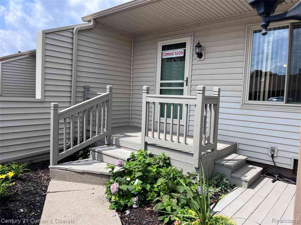 Condo For Sale - 61958 Ticonderoga Drive  <br/> South Lyon, MI 48178