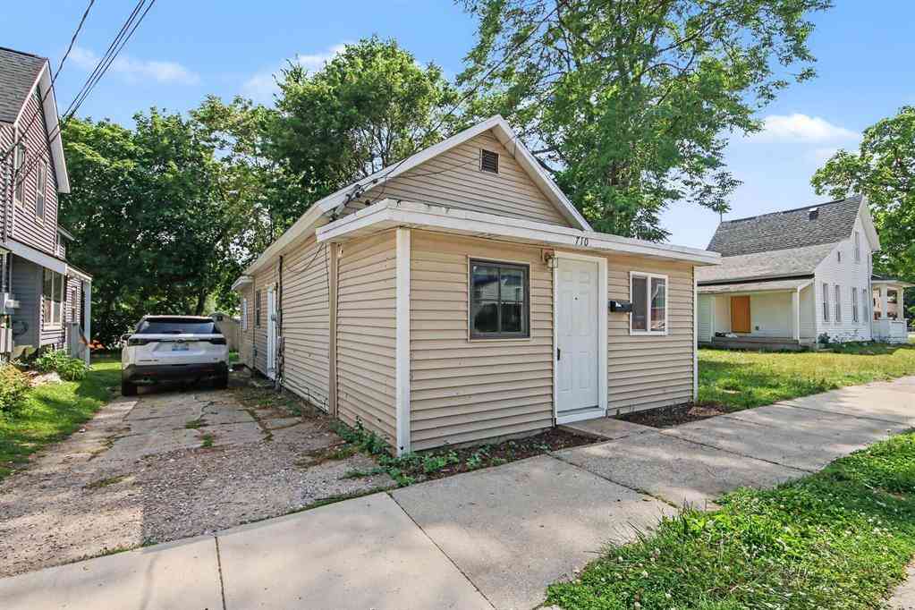 Homes For Sale - 710 Baxter Street Se SE<br/> Grand Rapids, MI 49503