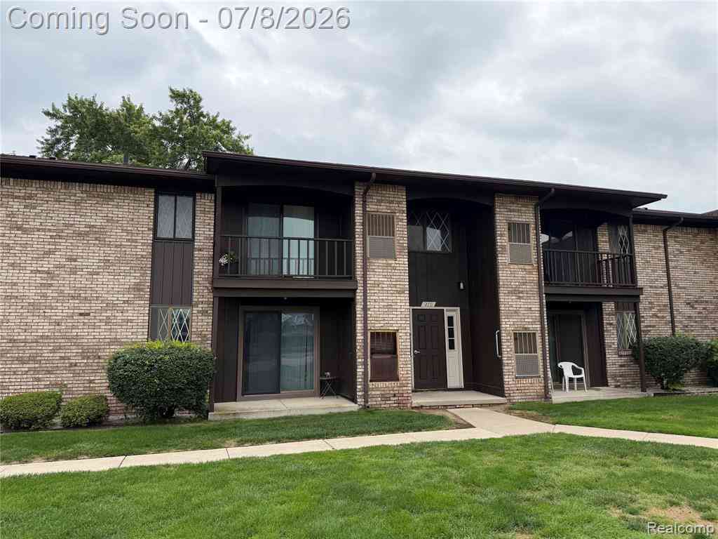 Condo For Sale - 270 E 13 Mile Road <br/> Madison Heights, MI 48071