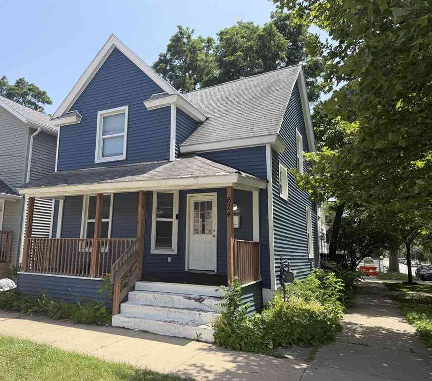 Homes For Sale - 624 Veto Street Nw NW<br/> Grand Rapids, MI 49504