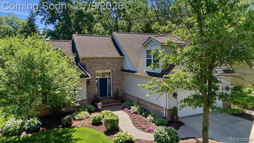 Homes For Sale - 3180 Viking Drive <br/> Walled Lake, MI 48390