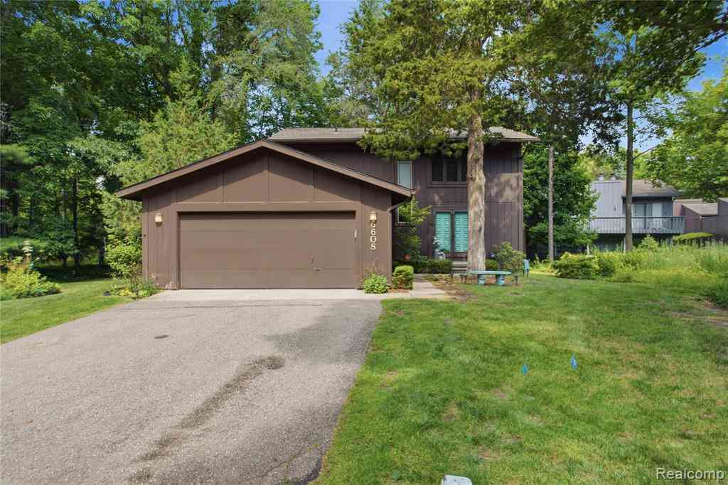 Condo For Sale - 6608 Red Cedar Lane <br/> West Bloomfield, MI 48324