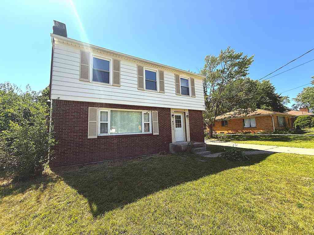 Homes For Sale - 4311 Curwood Avenue Se SE<br/> Grand Rapids, MI 49508