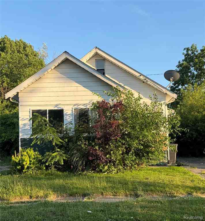 Homes For Sale - 766 E Bundy Avenue <br/> Flint, MI 48505