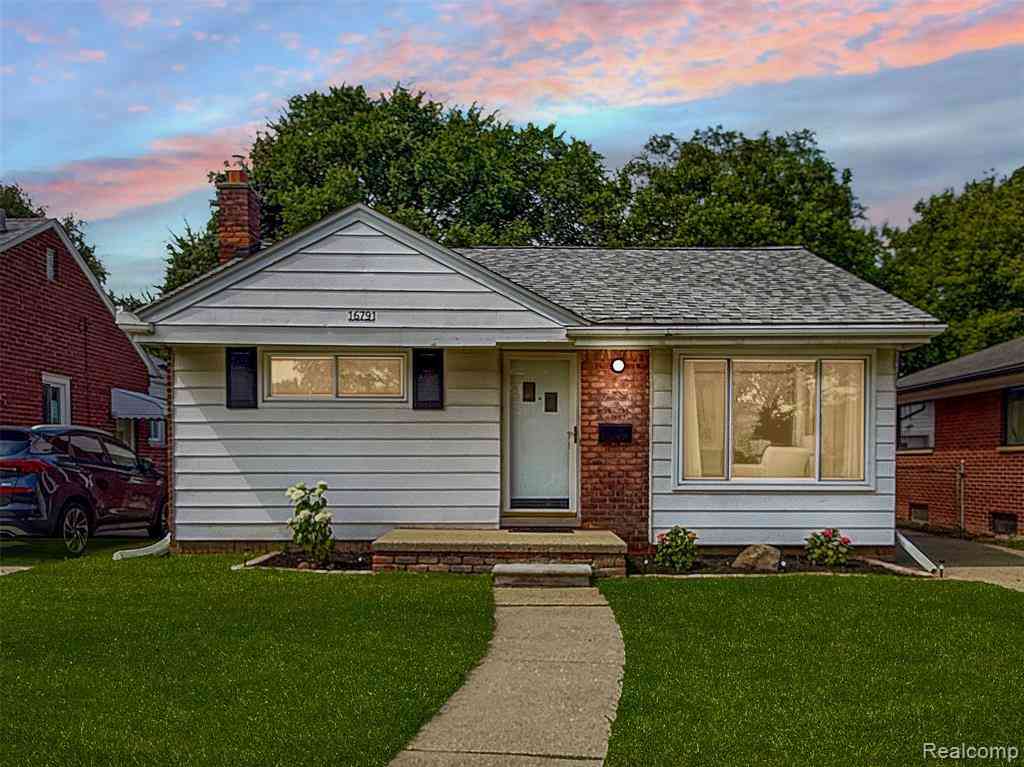 Homes For Sale - 16791 Veronica Avenue <br/> Macomb County, Eastpointe, MI 48021