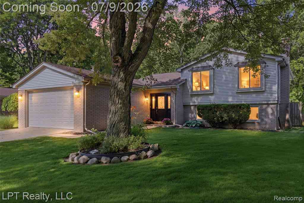 Homes For Sale - 1408 Ledgewood Drive <br/> Wayne County, Canton, MI 48188