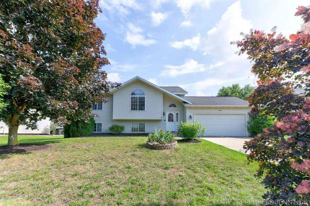 Homes For Sale - 489 Sunmeadow Drive Se SE<br/> Grand Rapids, MI 49508