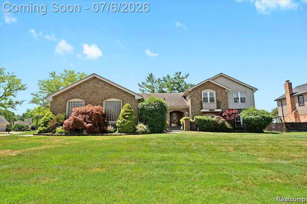 Homes For Sale - 20213 Whitby Drive <br/> Wayne County, Livonia, MI 48152