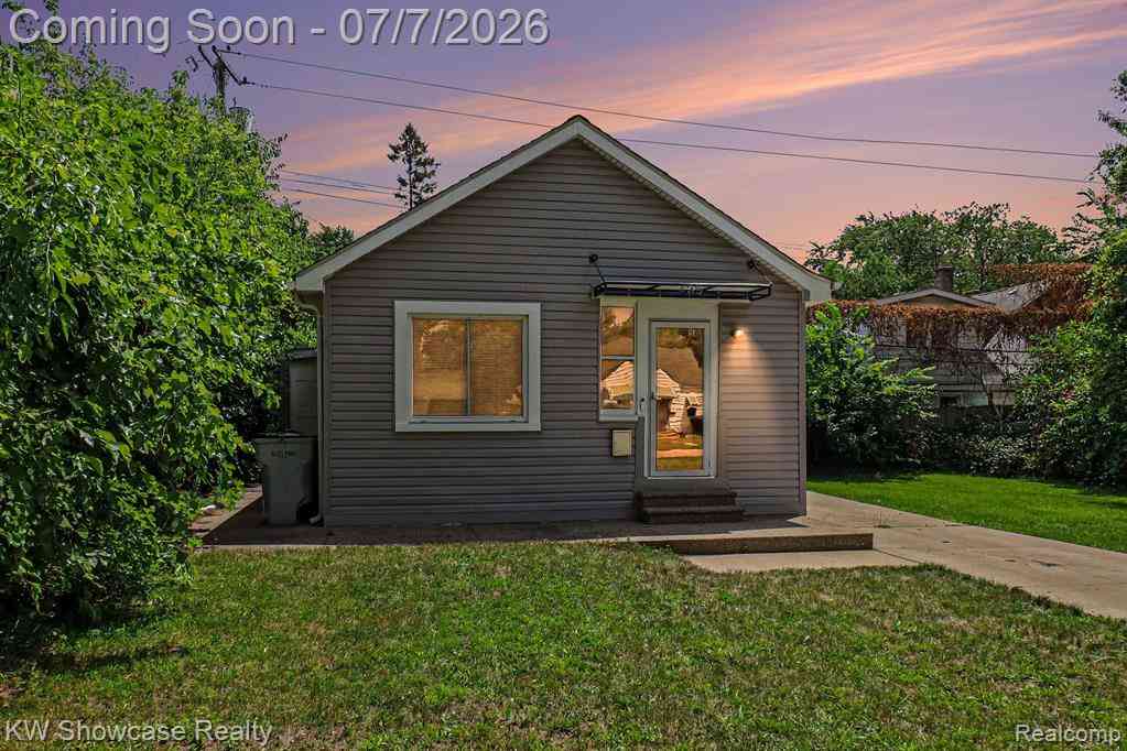 Homes For Sale - 435 W Sonoma Avenue <br/> Oakland County, Hazel Park, MI 48030