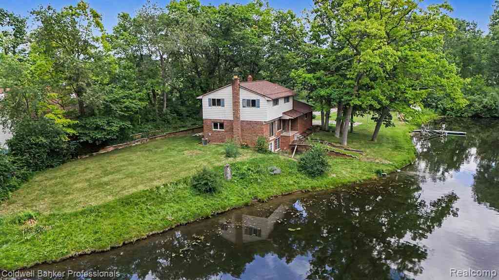 Homes For Sale - 8965 Sherwood Drive <br/> Oakland County, Davisburg, MI 48350
