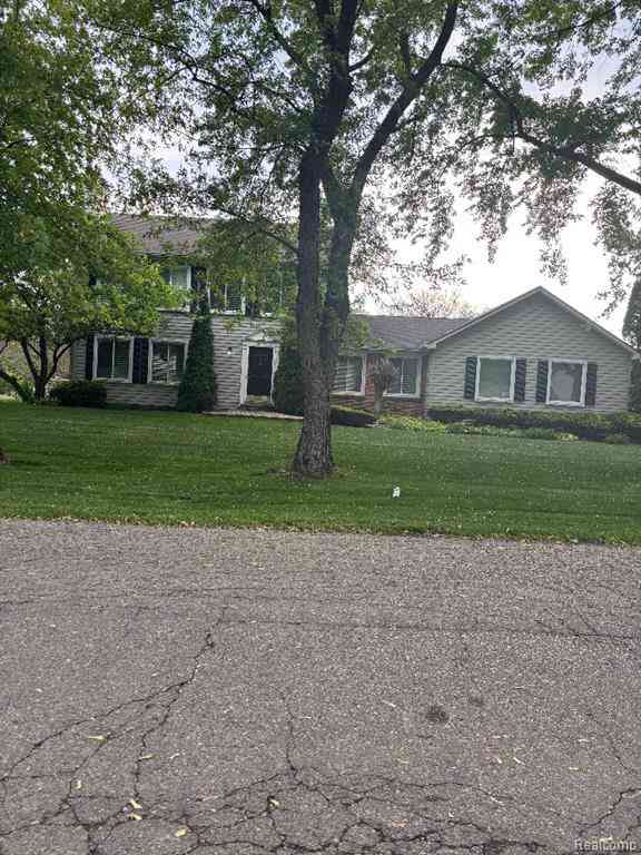 Homes For Sale - 36715 Paddock Drive <br/> Clinton Township, MI 48035