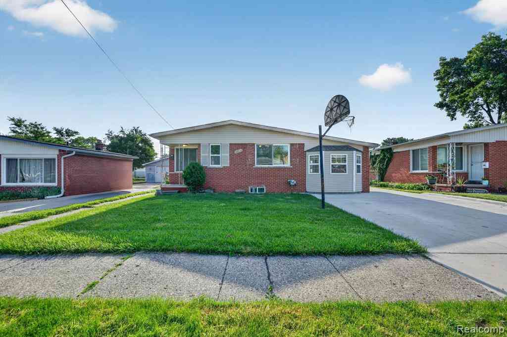 Homes For Sale - 30534 Hennigan Street <br/> Roseville, MI 48066
