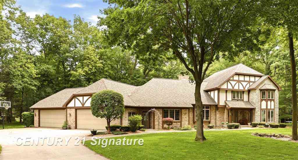Homes For Sale - 4210 Maple Woods West Drive <br/> Saginaw, MI 48603